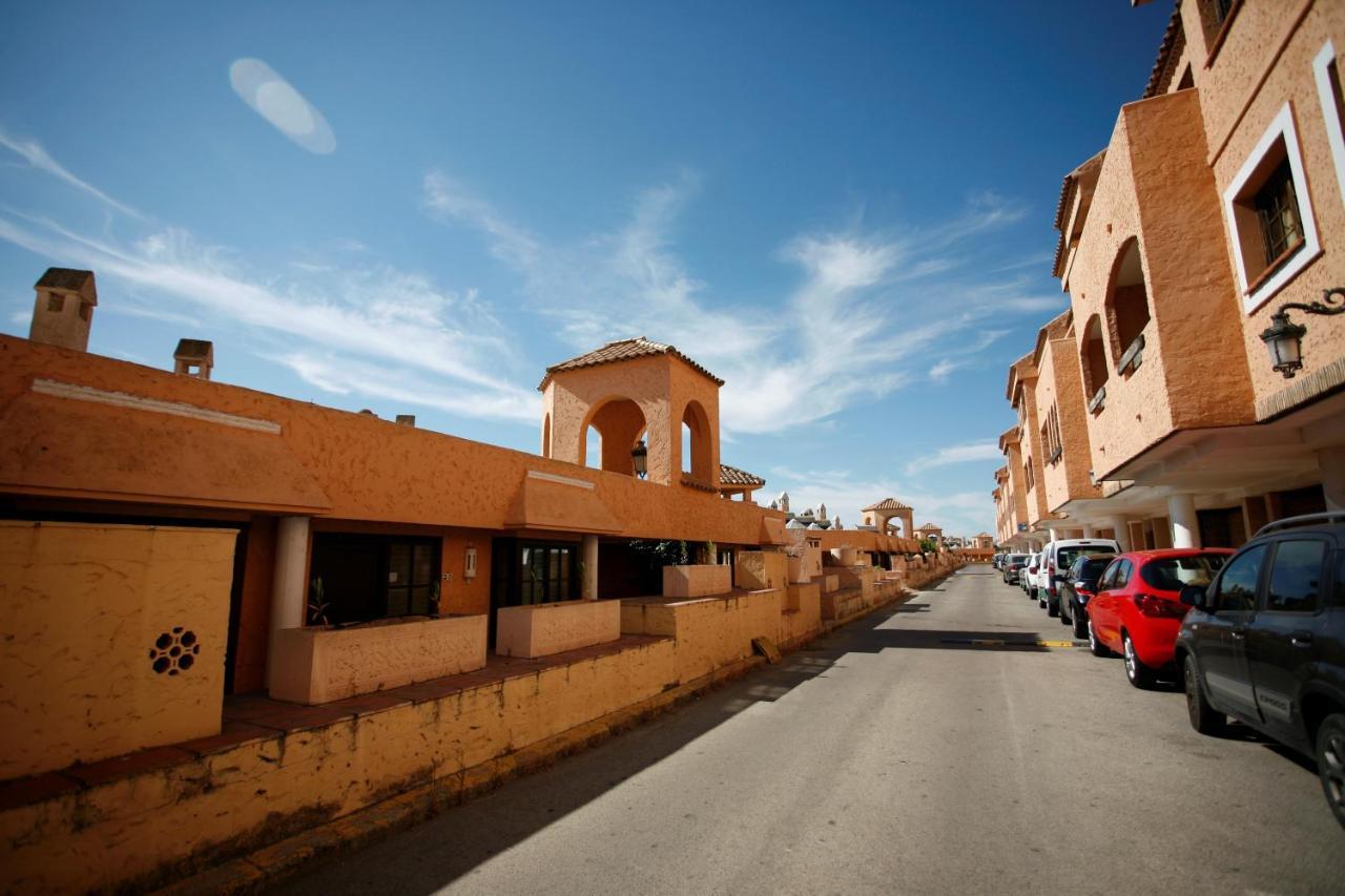 فيلا Duplex 6 Pax Con Wifi En Bahia Sur Con Parking Y Piscinas Comunitarias سان فرناندو المظهر الخارجي الصورة